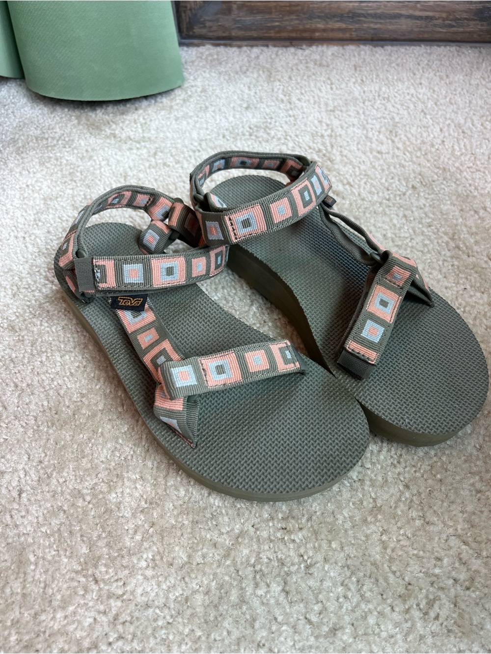 NWOT Teva Platform Sandals
